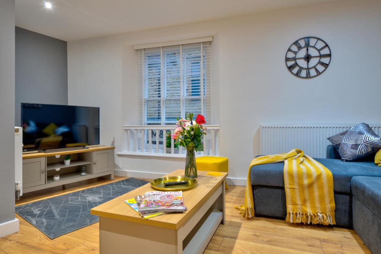 Central Stamford Retreat - Stylish 2-Bed Apartment & Parking Exteriör bild